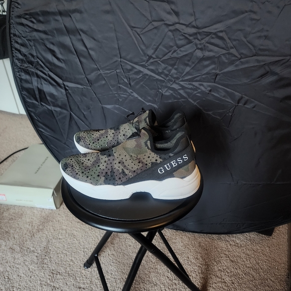 Shoes - Picture 2 of 3